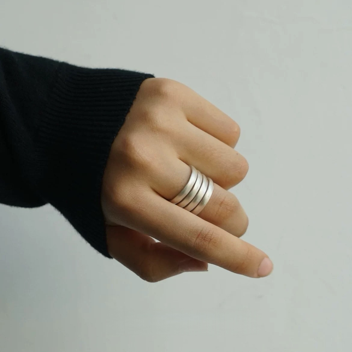Handcrafted by Yi ethnic group’s made of sterling silver(990) from Daliang Mountain, Sichuan.