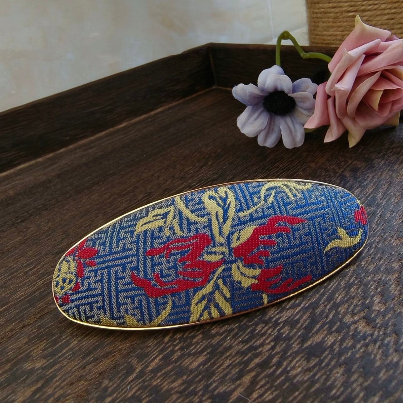 Broche artisanale avec soie de mûrier brodée Song Accessoires de cheveux cadeaux 
