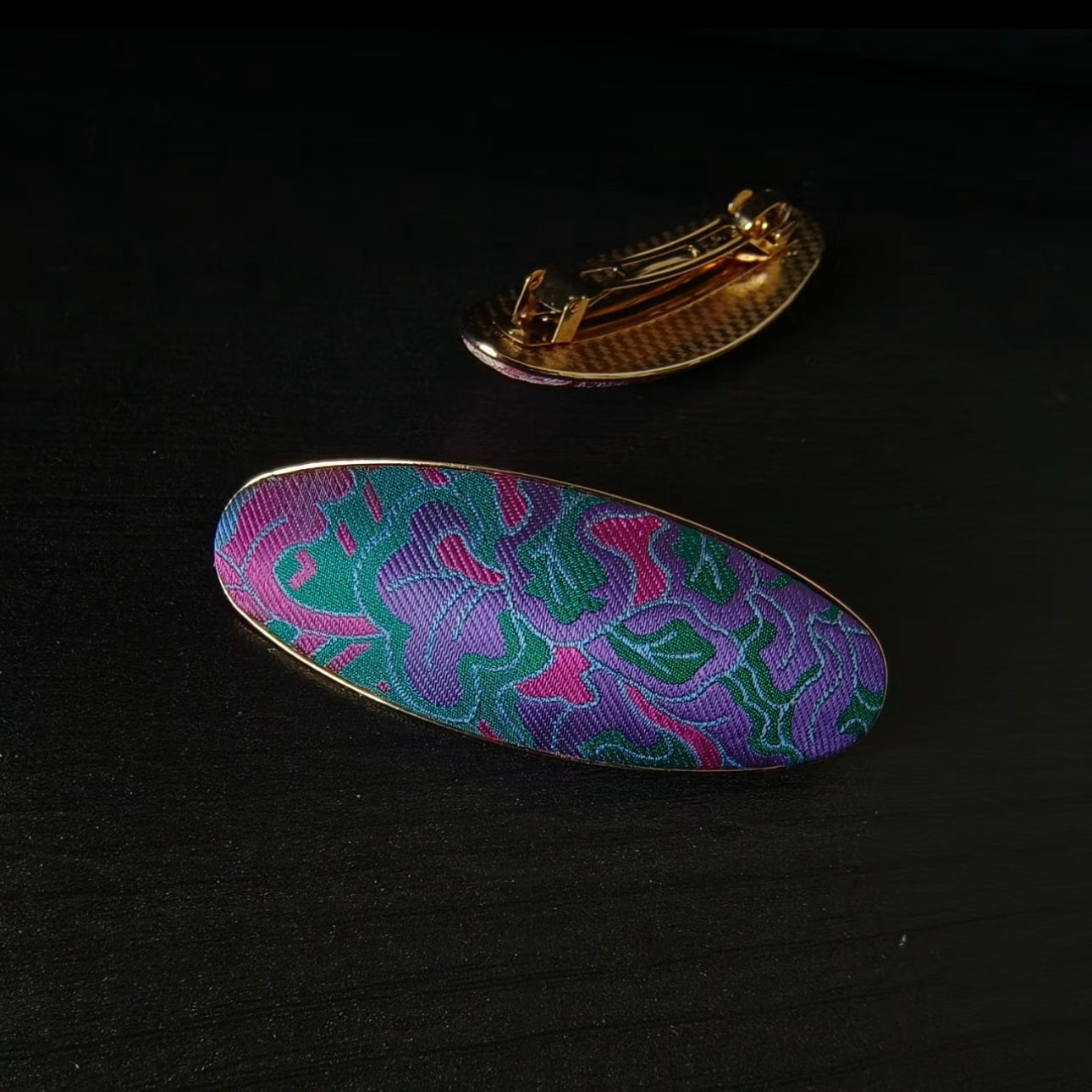 Broche artisanale avec soie de mûrier brodée Song Accessoires de cheveux cadeaux 