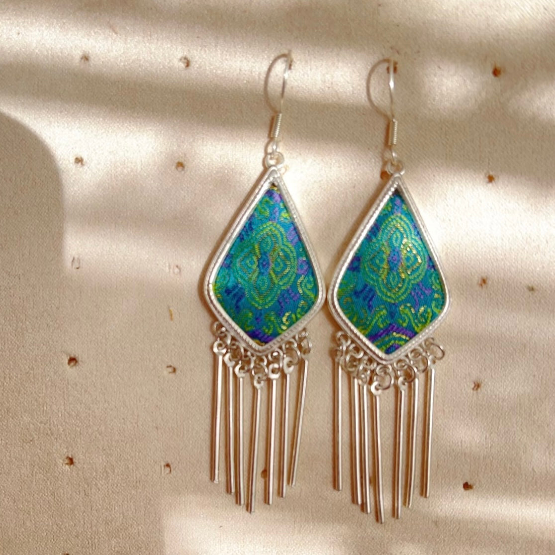 Boucles d'oreilles artisanales avec brocart de Song et argent Miao, cadeau de mode asiatique